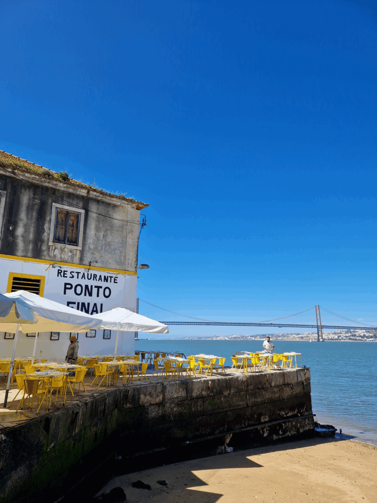 Restaurant Ponto Final à Almada face à Lisbonne