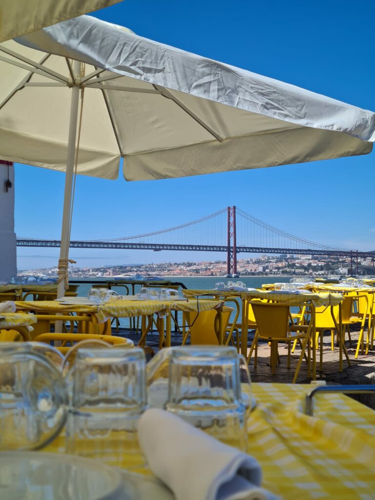 Restaurant Ponto Final à Almada face à Lisbonne