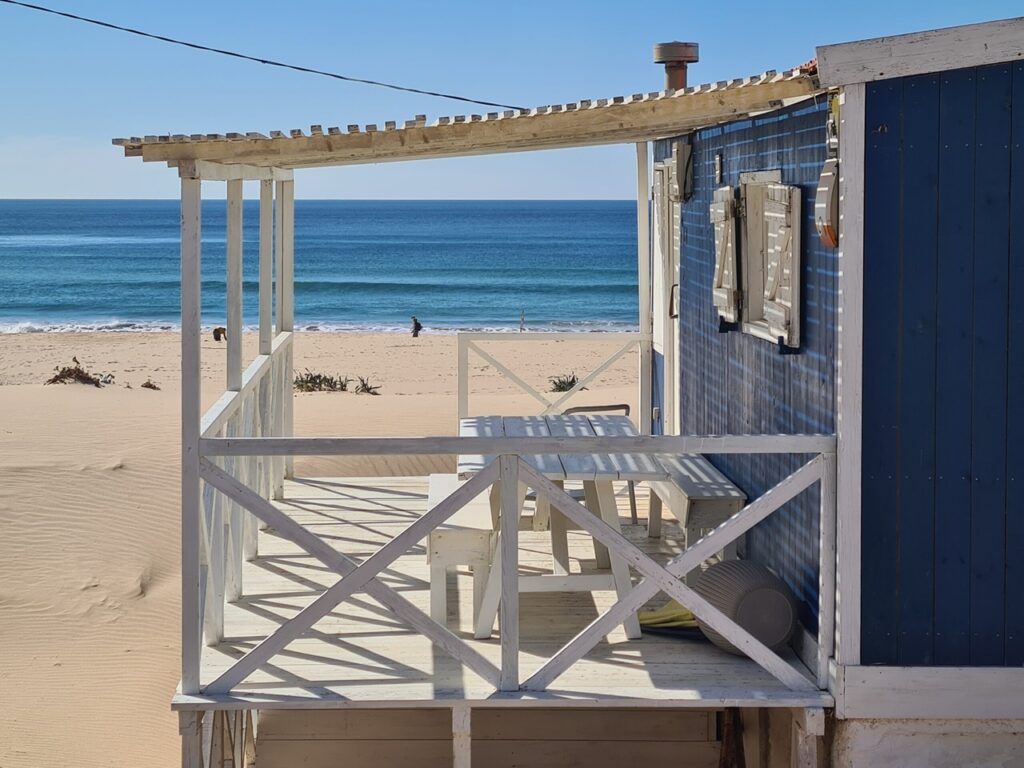 Belle plage proche de Lisbonne  Praia da Saúde à Costa da Caparica