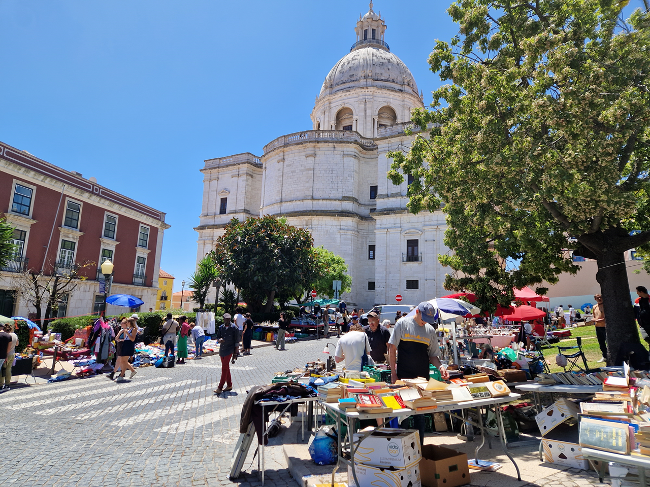 Feira da Ladra marché aux puces de Lisbonne à ne pas manquer, horaires et conseils
