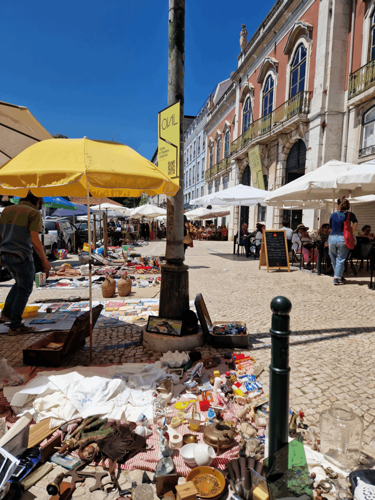 Feira da Ladra marché aux puces de Lisbonne horaire et conseils